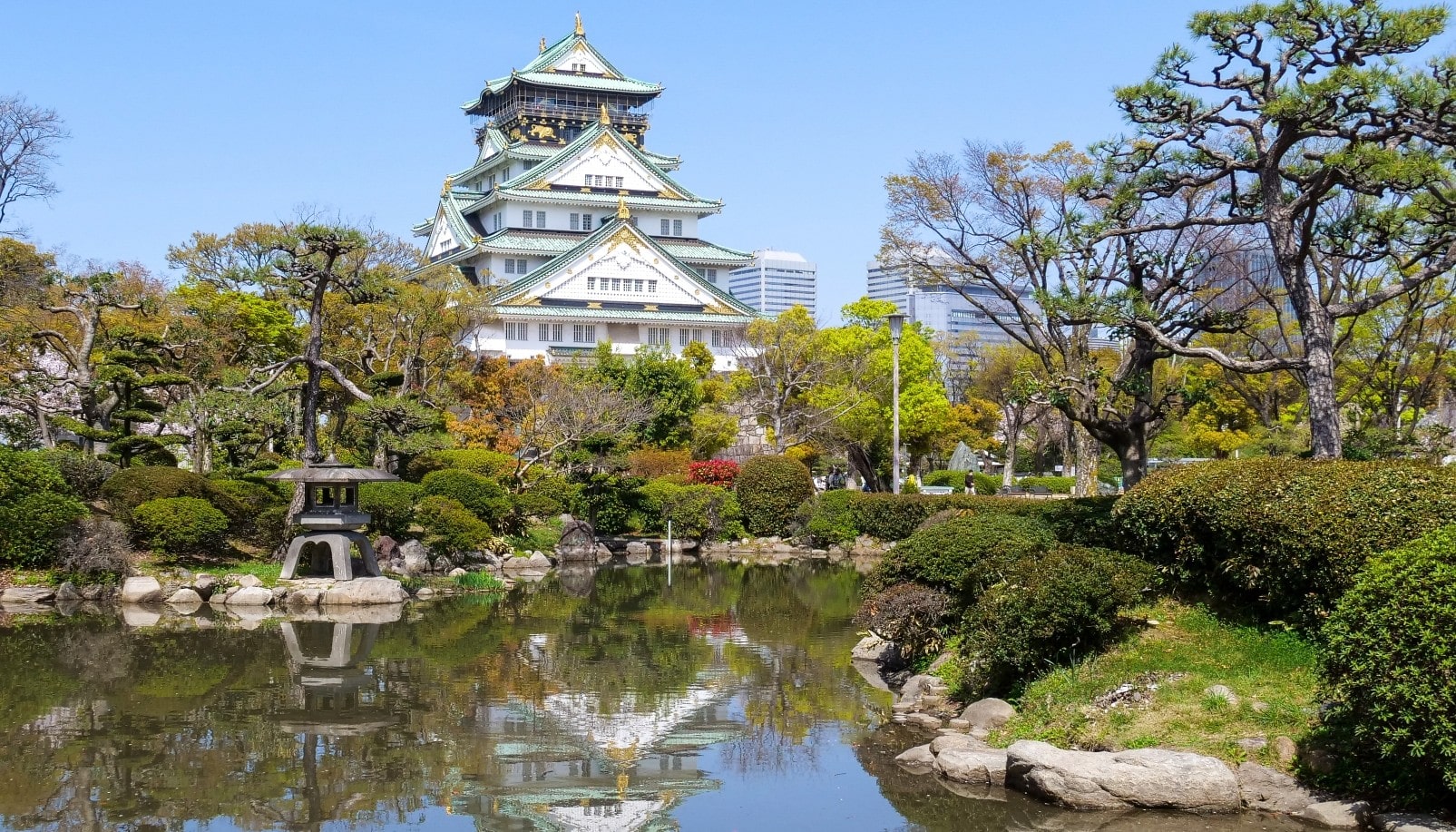 osaka castle-min